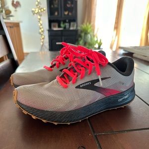 Womens Brooks Catamount